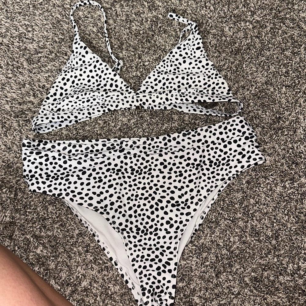 Black and White Bikini! 🖤🤍